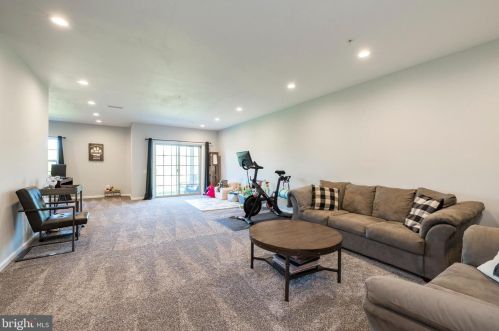 33 Locks Farm Ln, Downingtown PA  19335 exterior