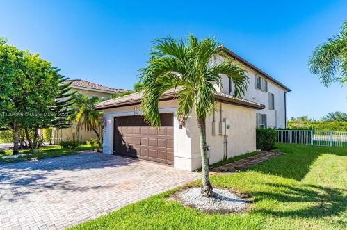 2742 165th Ave, Hollywood, FL 33027-5241