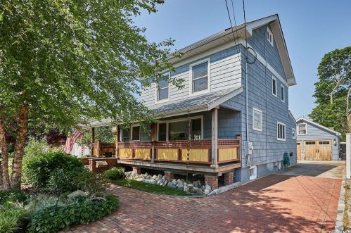 2218 Hortense Ave, Seaford, NY 11783-2623