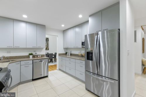 3709 Whispering Ln, Falls Church VA  22041-1121 exterior