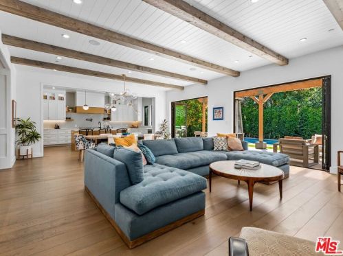 12226 Huston St, North Hollywood CA  91607-3617 exterior