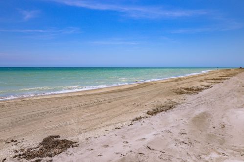 1810 Avalon Ave, Fort Pierce, FL 34949-3204