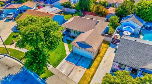 4255 Petaluma Ave, Lakewood CA  90713-3322 exterior