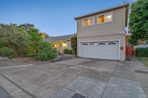 631 Codding Dr, Santa Rosa, CA 95405-6613
