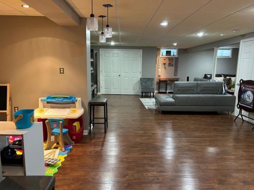 1690 Wagon Wheel Dr, Easton PA  18040-8273 exterior