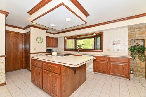 2490 Graylog Ln, Waukesha WI  53151-2924 exterior