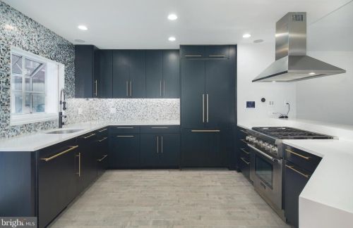 104 Lombard St, Philadelphia PA  19147-1602 exterior