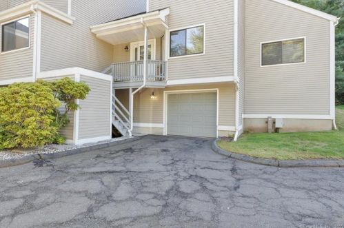 946 Main St, Middletown, CT 06457-5158
