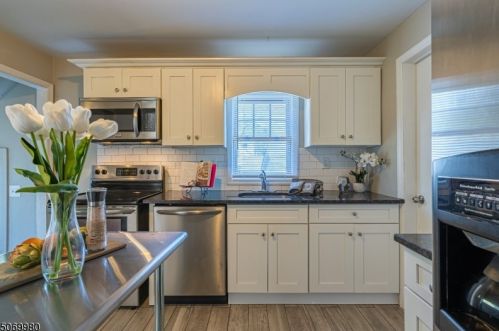 286 Germantown Rd, West Milford Lakes, NJ 07480-2407