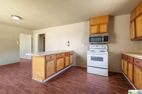 210 Windy Hl, Seguin TX  78155-0748 exterior
