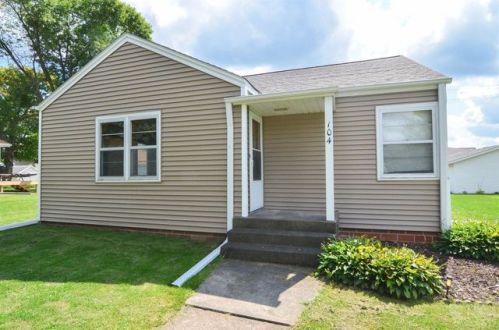 104 Washington St, Ewart, IA 50171-7734