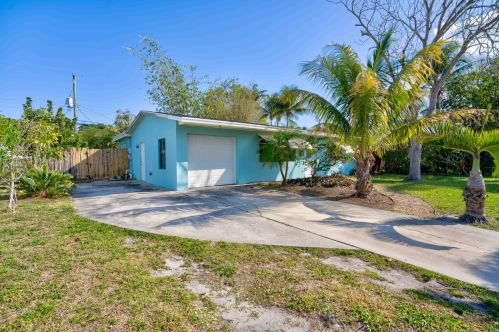709 Gumtree Rd, West Palm Beach, FL 33408-4009