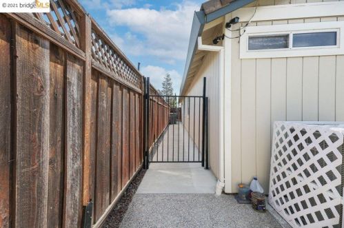 3889 Oak Grove Ct, Oakley CA  94561-4218 exterior