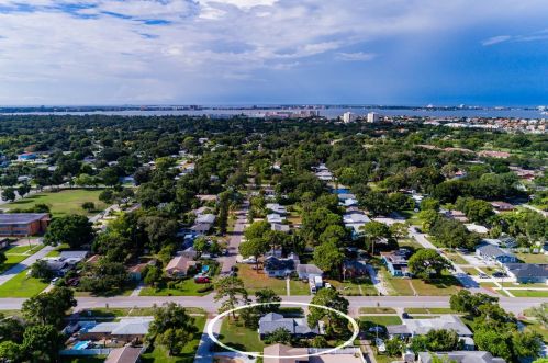 5933 15th Ave, Saint Petersburg FL  33707-3305 exterior