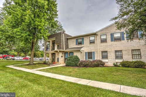 33 Valleybrook Dr, Lancaster, PA 17601-4612
