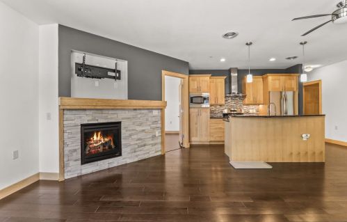 629 Mifflin St, Madison, WI 53703-2340