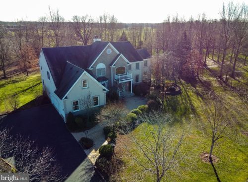 4 Millennium Dr, Columbus NJ  08022-2250 exterior