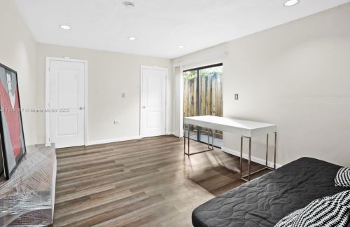 48 7 St, Dania Beach FL  33004-2306 exterior