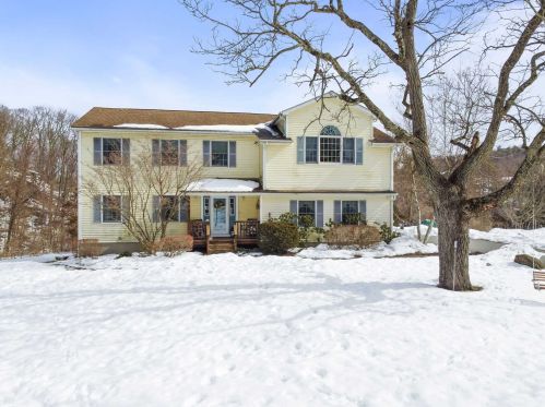 16 Somerset Dr, Patterson, NY 12563-2521