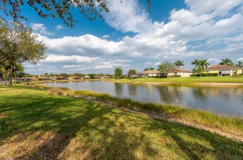14322 Manchester Dr, Naples FL  34114-8626 exterior