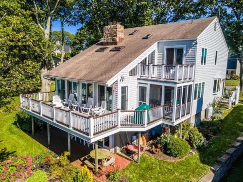 212 Wood Hill Rd, South Kingstown, RI 02882-4063