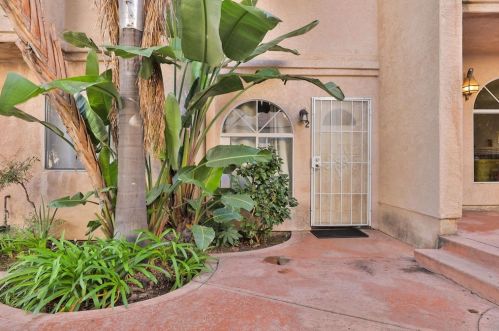 818 Emerald St, San Diego CA 92109-2739 exterior