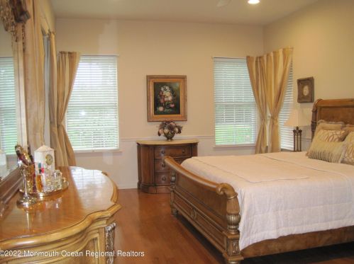 6 Seminole Ct, Jackson Twp NJ  08527-4042 exterior