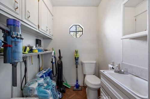 4032 Elsa St, Lakewood CA  90712-3853 exterior