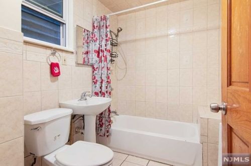 162 Summer Ave, Newark NJ  07104-2614 exterior