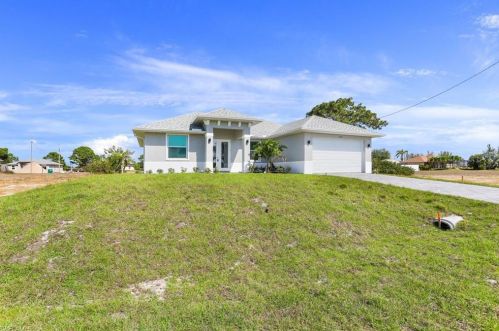 1819 6th Ave, Cape Coral FL  33909-9216 exterior