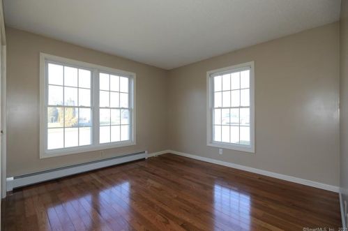 60 Berrios Hl Rd, Windsor CT 06095-1000 exterior