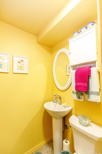 4016 Anne Dr, Seaford NY  11783-1712 exterior