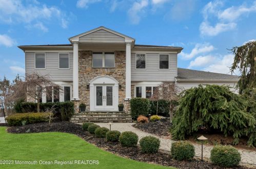 81 Walnut Hill Ln, East Freehold, NJ 07728-1585