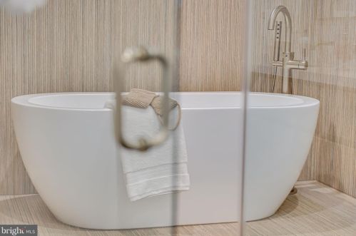 4915 Western Ave, Washington DC  20016-4319 exterior