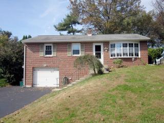 64 Quaker Hills Rd, Lancaster, PA 17603-6464
