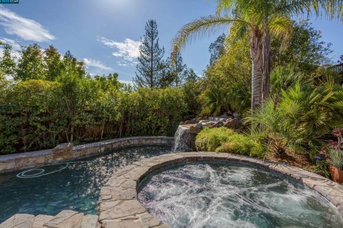 21 Shetland Ln, Concord CA  94523-1615 exterior
