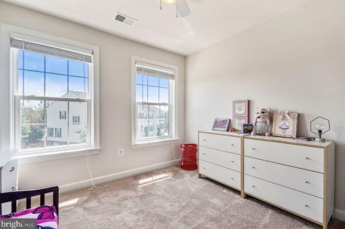 6102 Popes Creek Pl, Haymarket VA  20169-5421 exterior