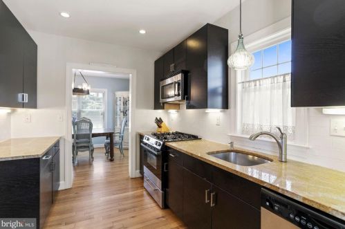 6721 Westlawn Dr, Falls Church VA  22042-2742 exterior