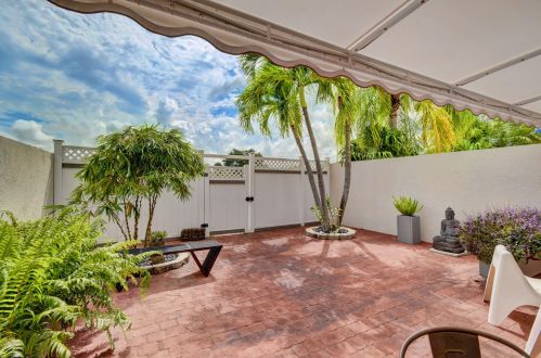 134 Harbor Cir, Delray Beach FL  33483-8005 exterior