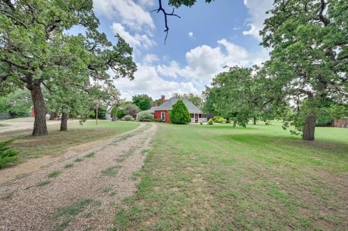 8001 Meadowbrook Dr, Fort Worth, TX 76120-5307