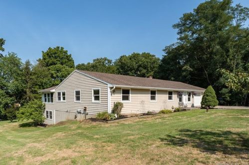 38 High Ridge Dr, Waterford, CT 06385-2545