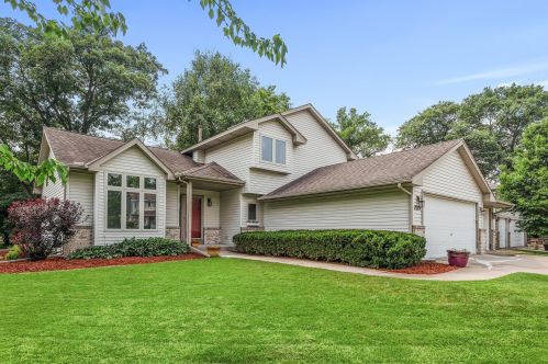 7015 47th St, Saint Paul, MN 55128-2640