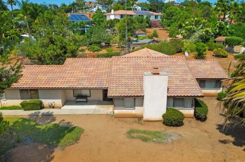 1879 Warmlands Ave, Vista CA  92084-3329 exterior