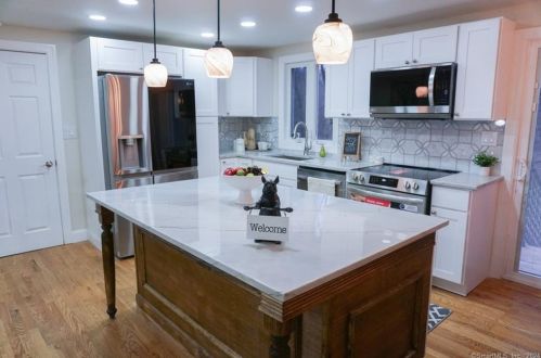 274 Hilton Dr, Wapping, CT 06074-3459
