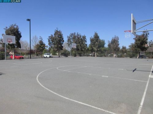 1337 Yosemite Cir, Oakley CA  94561-5205 exterior