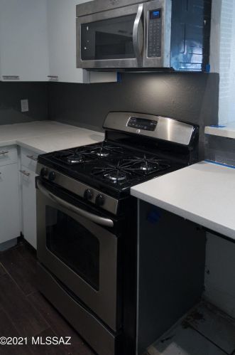 915 Elm St, Tucson, AZ 85719-3917