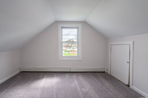 212 5 St, North Lindenhurst NY 11757-4628 exterior