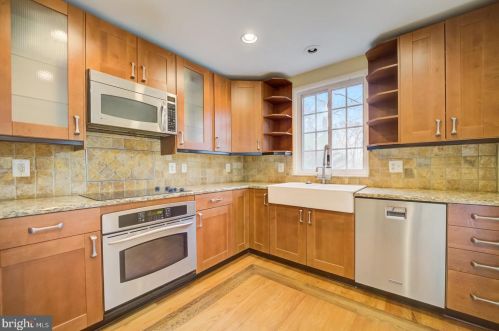 3517 Soffit Pl, Woodbridge VA  22192-5213 exterior