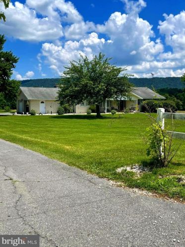 139 Puffenburger Ln, Hedgesville, WV