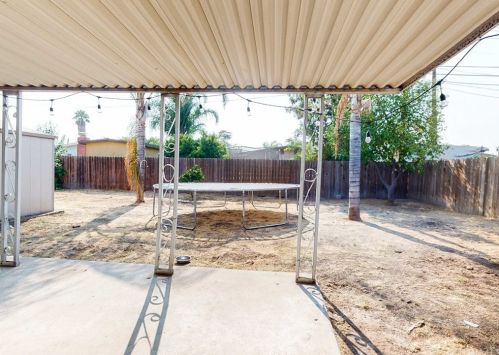 7076 Newbury Ave, San Bernardino CA  92404-6441 exterior